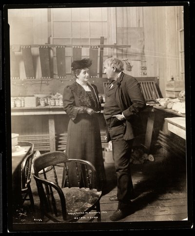 Thomas Edison und seine zweite Frau in seinem Labor, 1906 von Byron Company